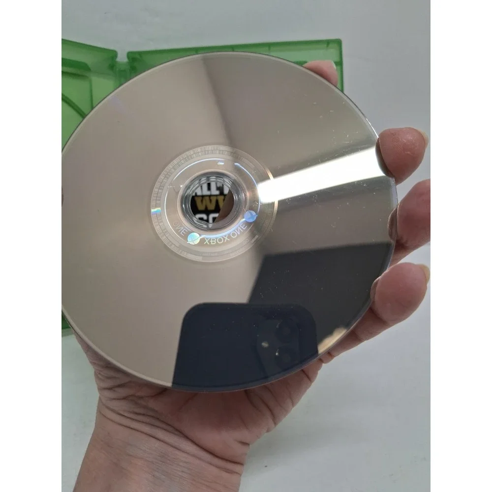 Call Of Duty WW2 Xbox1 game. - no scratches
